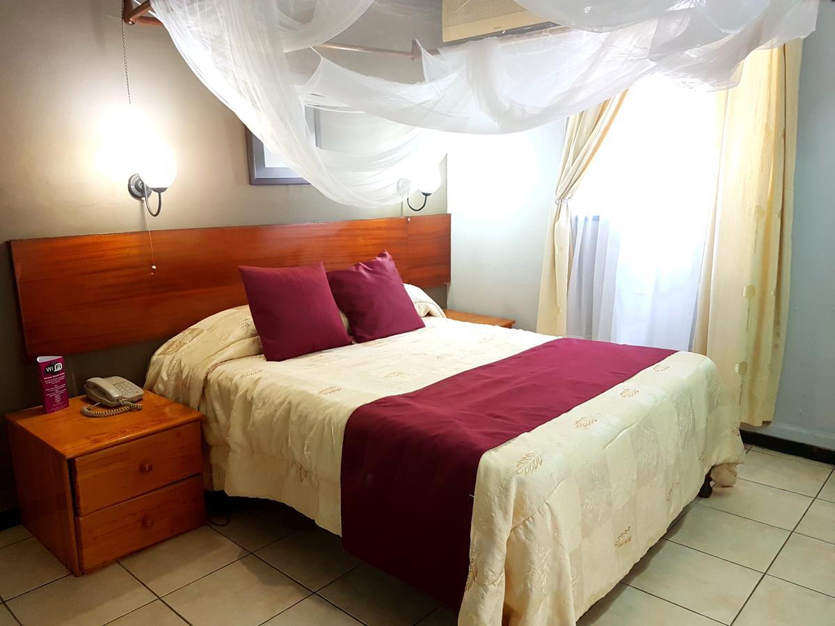 The Lusaka Hotel Екстер'єр фото