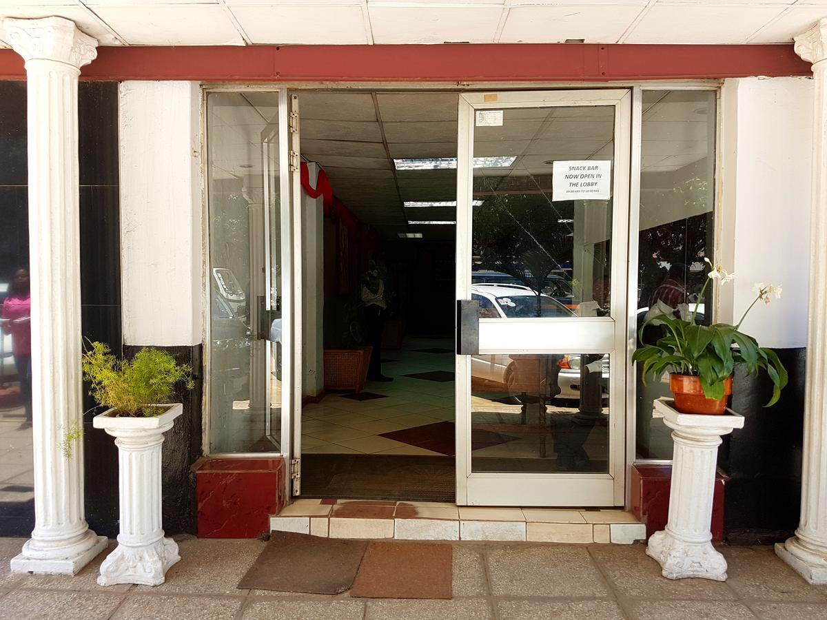 The Lusaka Hotel Екстер'єр фото
